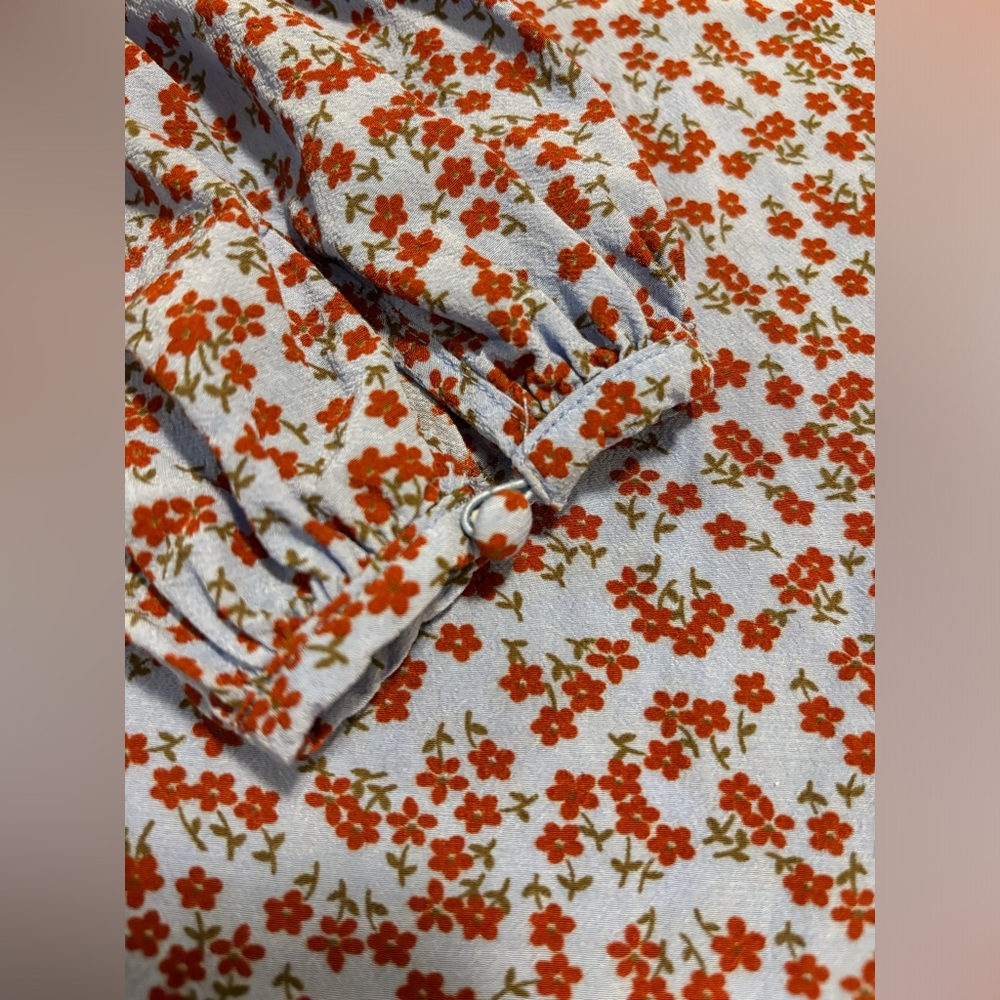 Boden, long sleeve, key hole with button at neck & at wrists, 12 - Picture 9 of 12